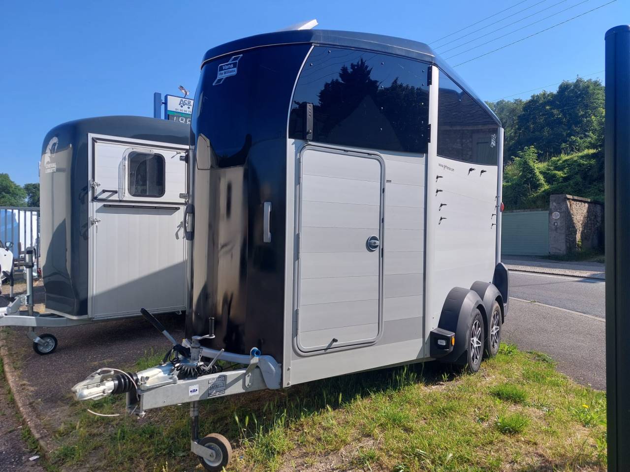 Geräumiger Pferdeanhänger HBX511 – 2 Plätze (2019)