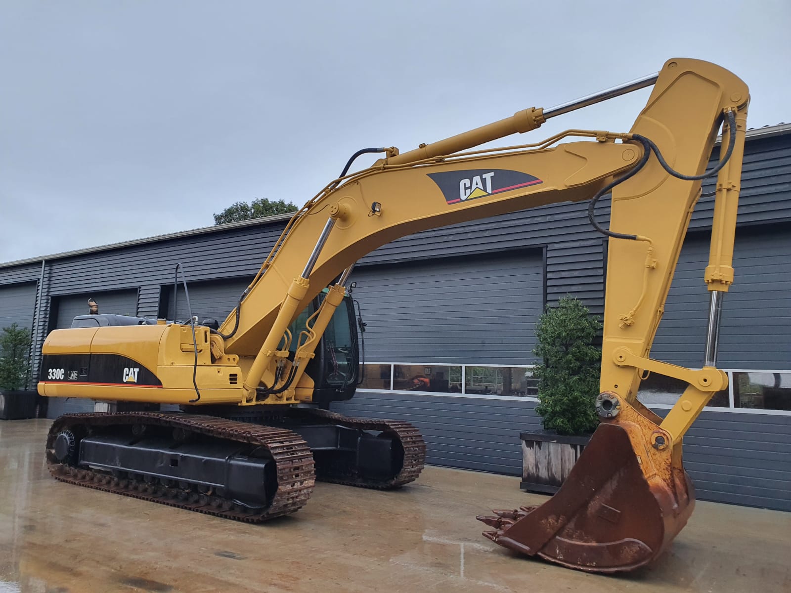 Kettenbagger Caterpillar 330C (2005) – 32,4 t – 14.400 Betriebsstunden